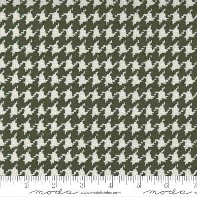 7/8 Yard Yuletide Gathering - Houndstooth Check, Green/White - Moda