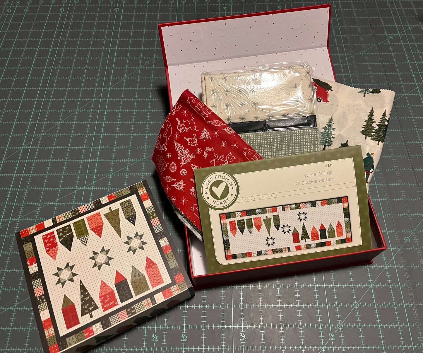 Christmas Is In Town - Winter Village Runner Kit - Riley Blake Designs