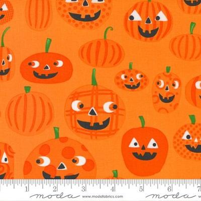 Too Cute to Spook - Smiling Pumpkins in Orange - Moda