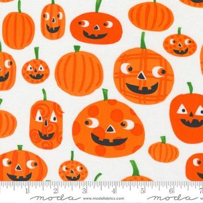 Too Cute to Spook--Smiling pumkins/white - Moda